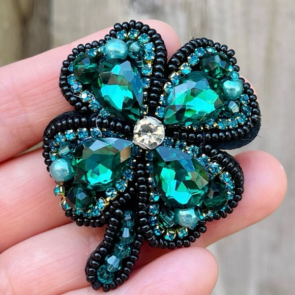 Hand beaded Four leaf clover brooch St. Patrick's Day  brooch - Picture 4 of 5